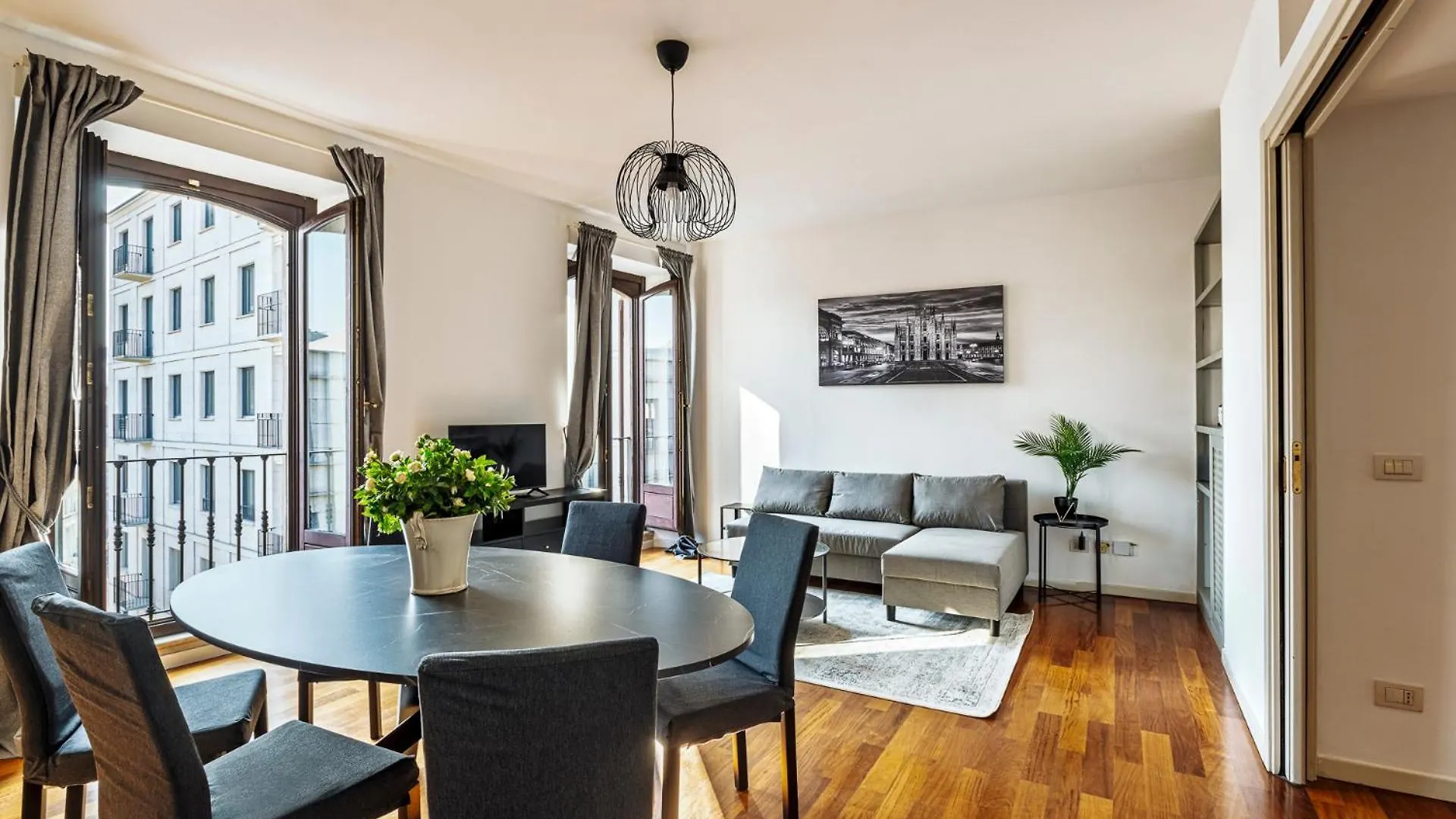 Elegant 2 Bedrooms Apartments Near Duomo Milan Italy
