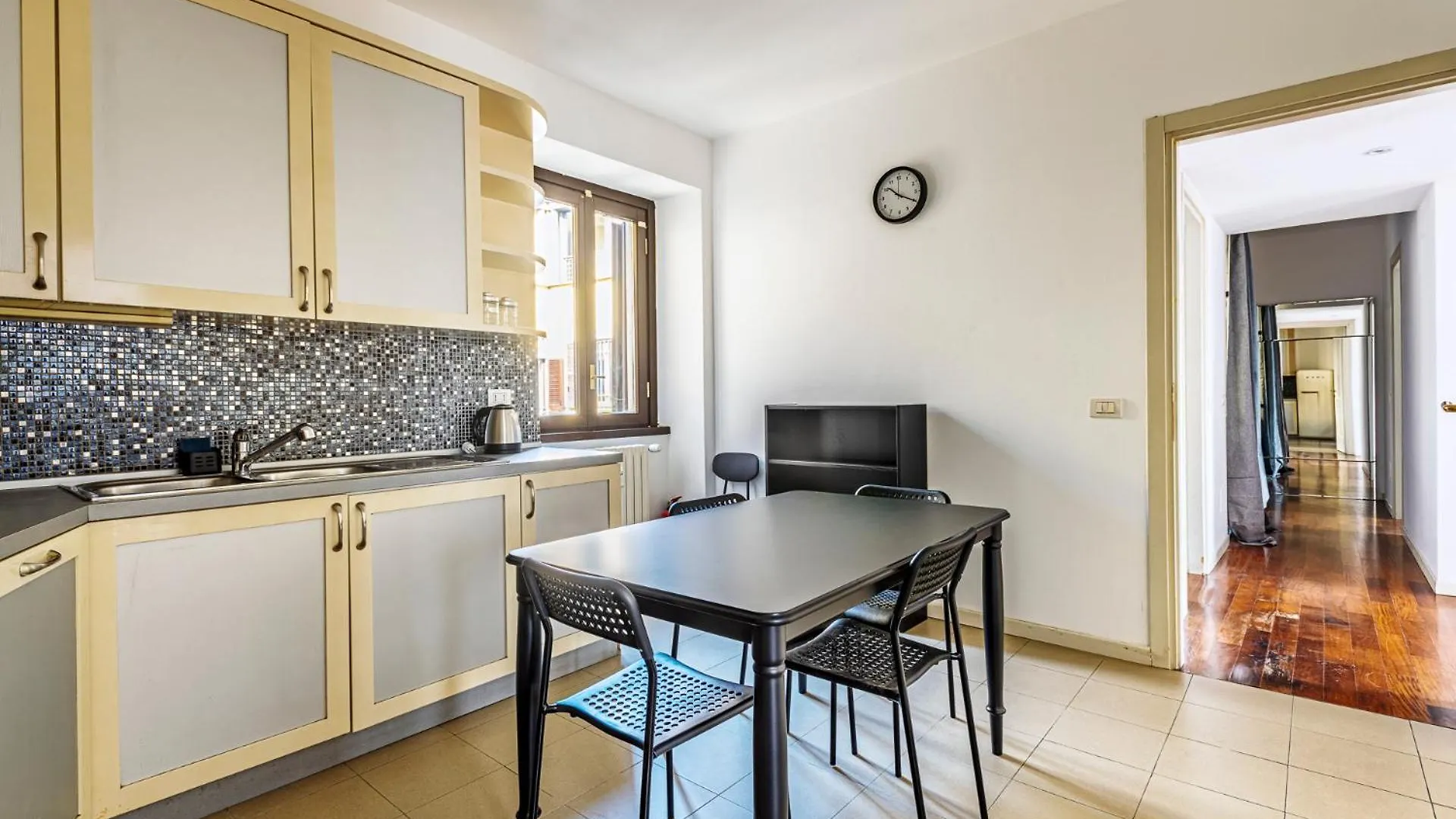 Elegant 2 Bedrooms Apartments Near Duomo Milan