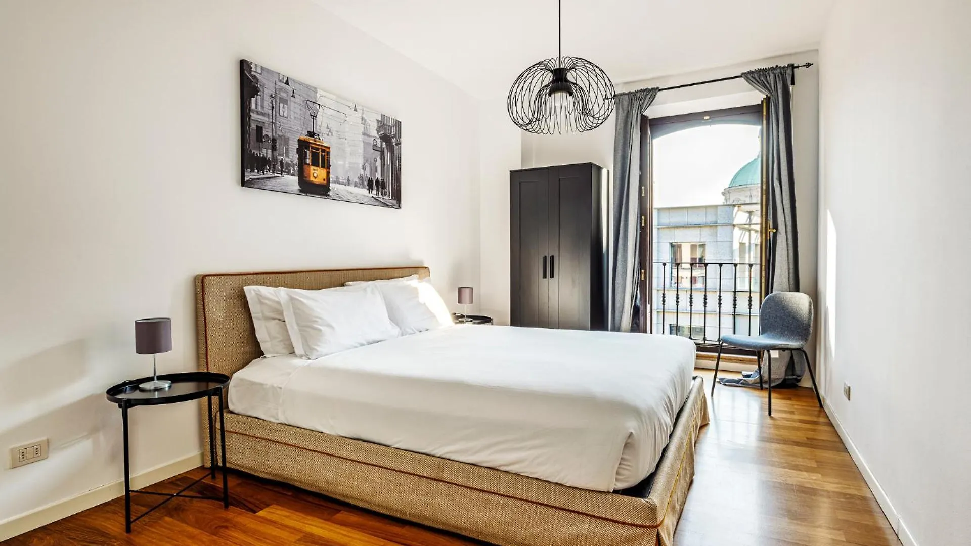 Elegant 2 Bedrooms Apartments Near Duomo Milan