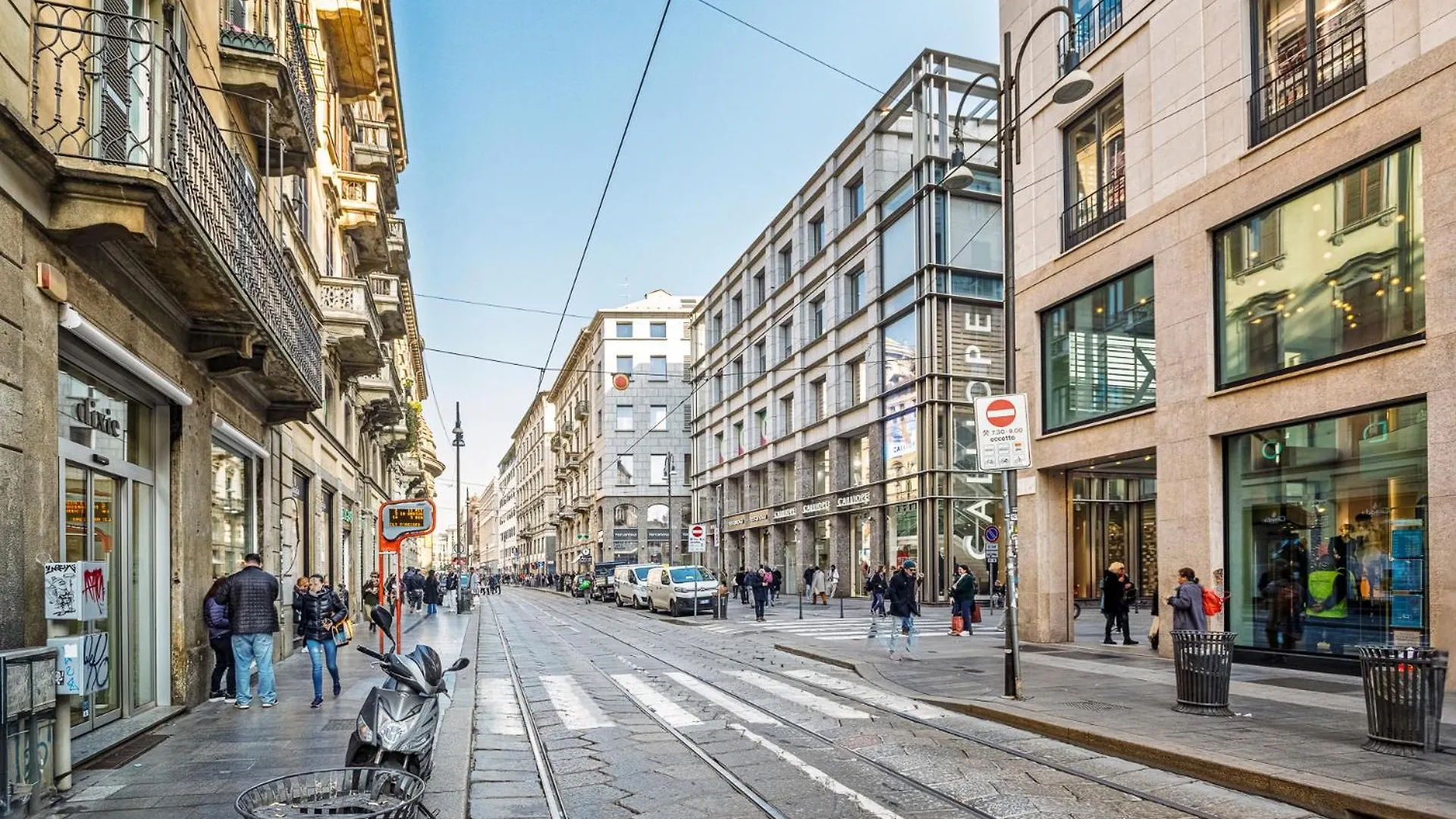 Elegant 2 Bedrooms Apartments Near Duomo Milan Italy