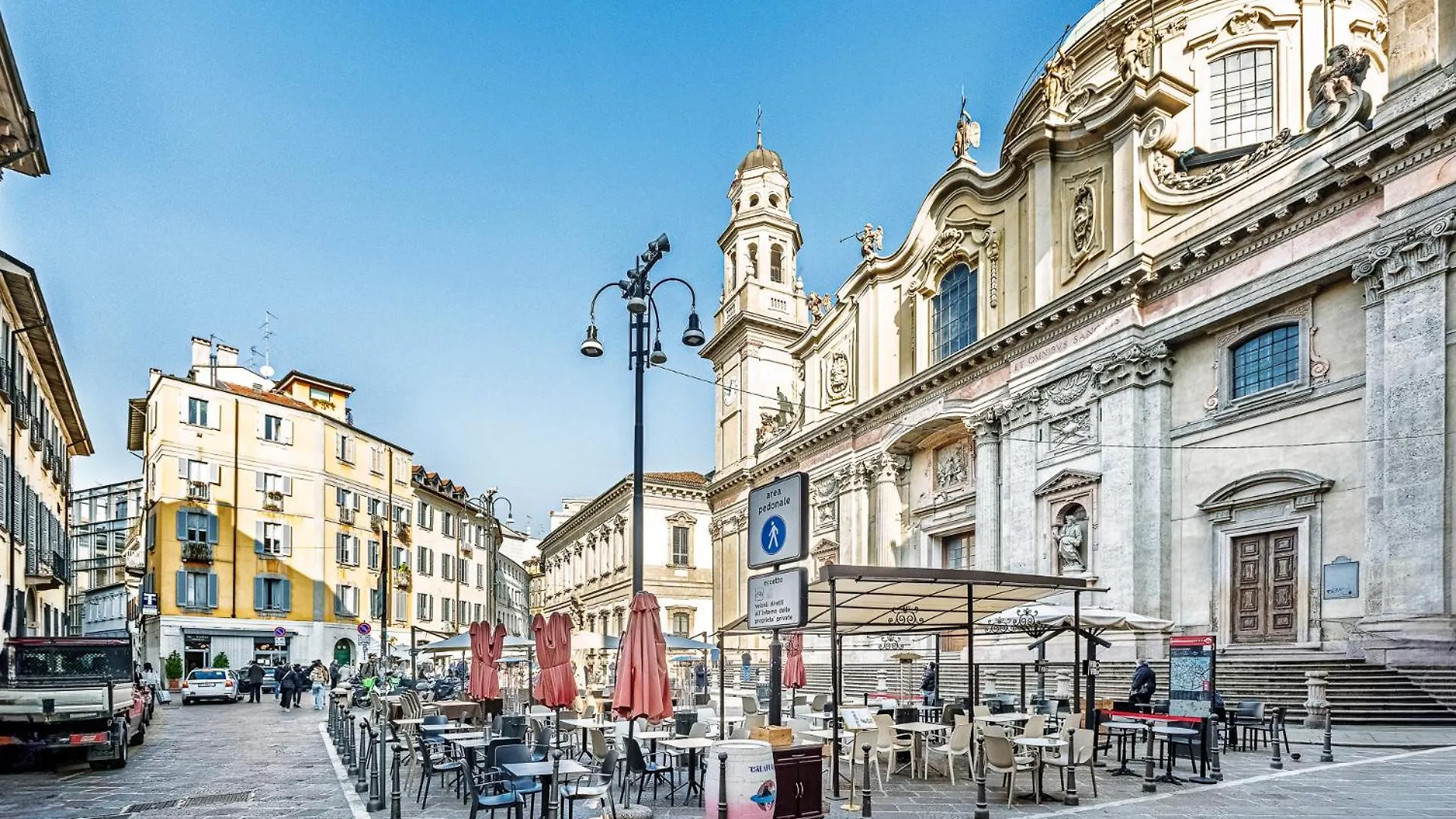 Elegant 2 Bedrooms Apartments Near Duomo Milan