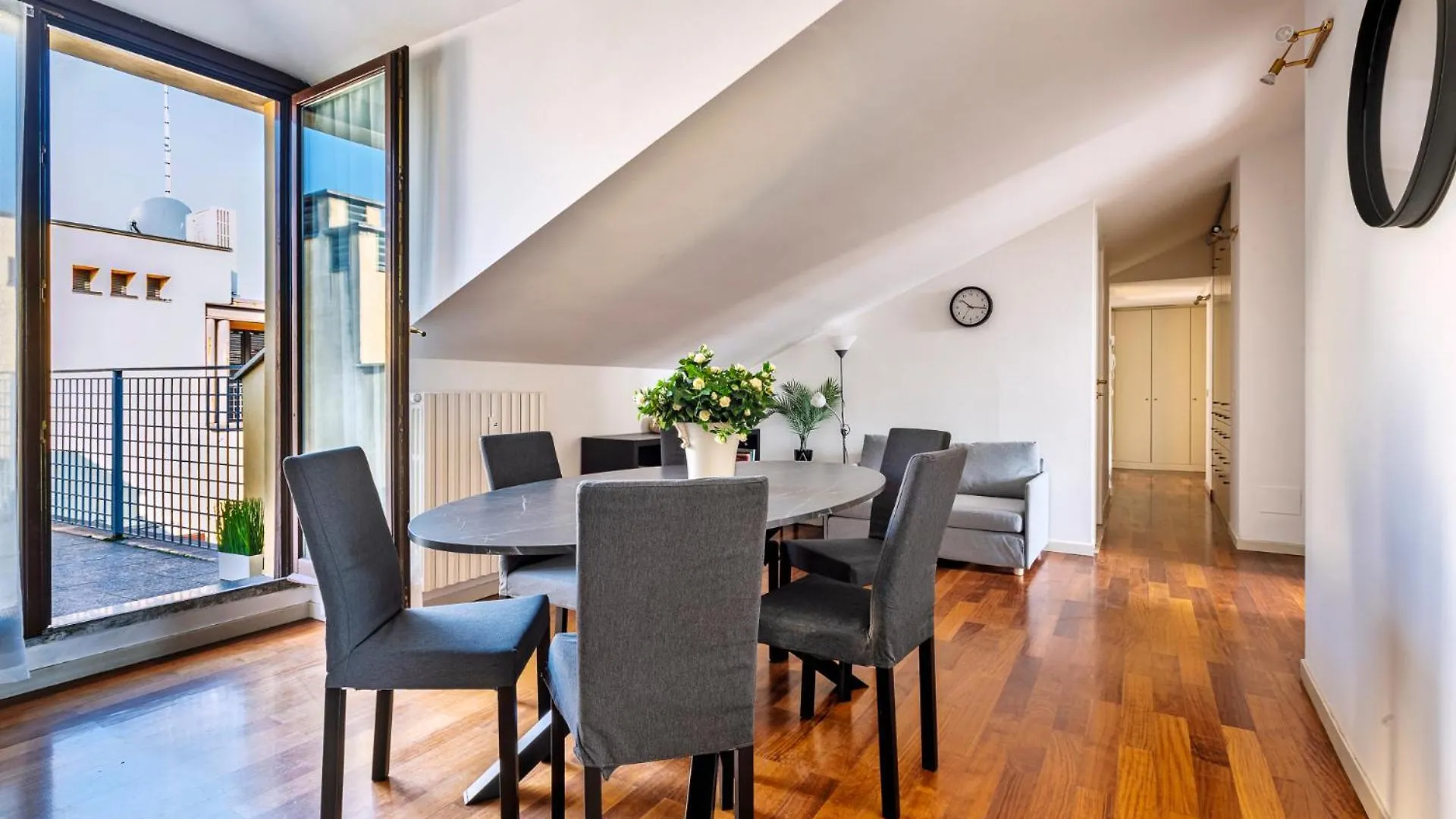Elegant 2 Bedrooms Apartments Near Duomo Milan