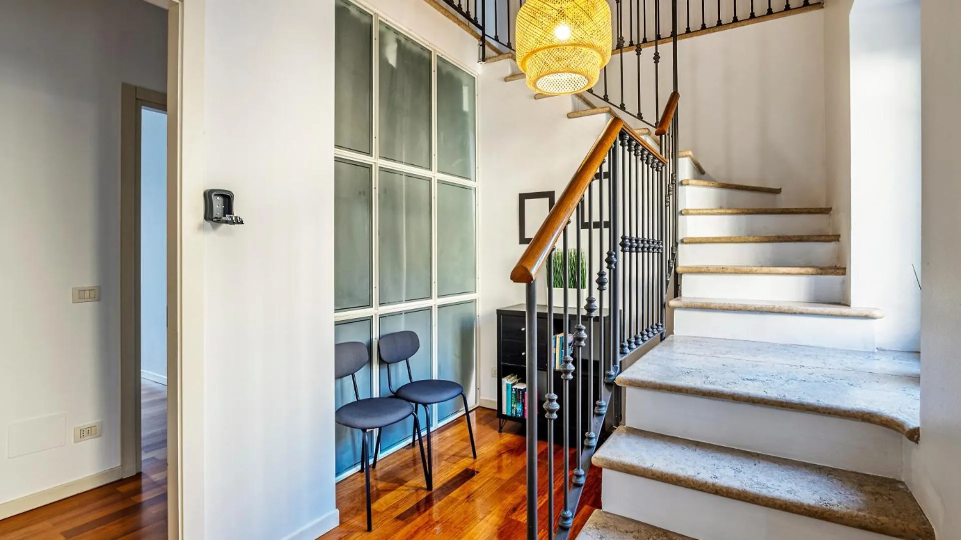 Elegant 2 Bedrooms Apartments Near Duomo Milan