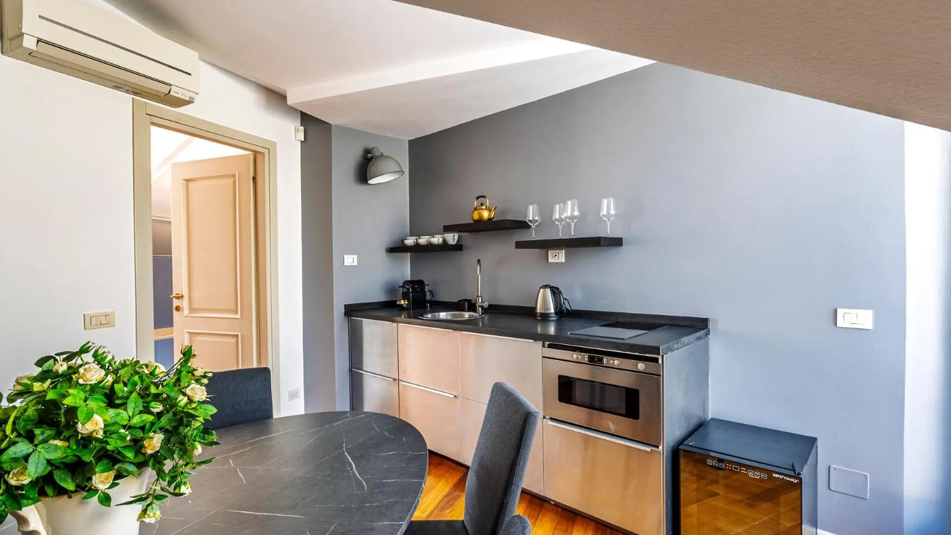 Elegant 2 Bedrooms Apartments Near Duomo Milan Italie