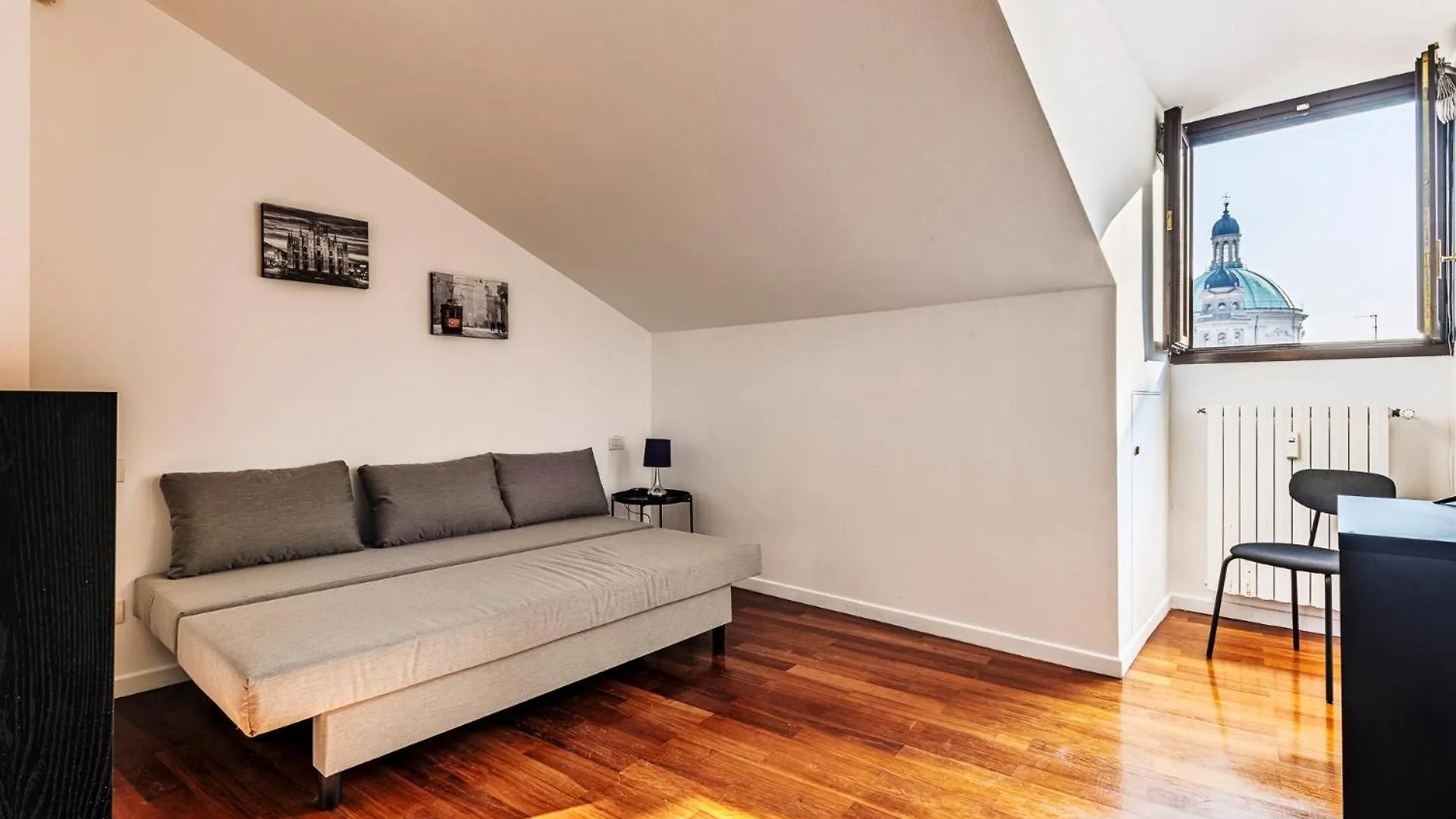 Elegant 2 Bedrooms Apartments Near Duomo Milan