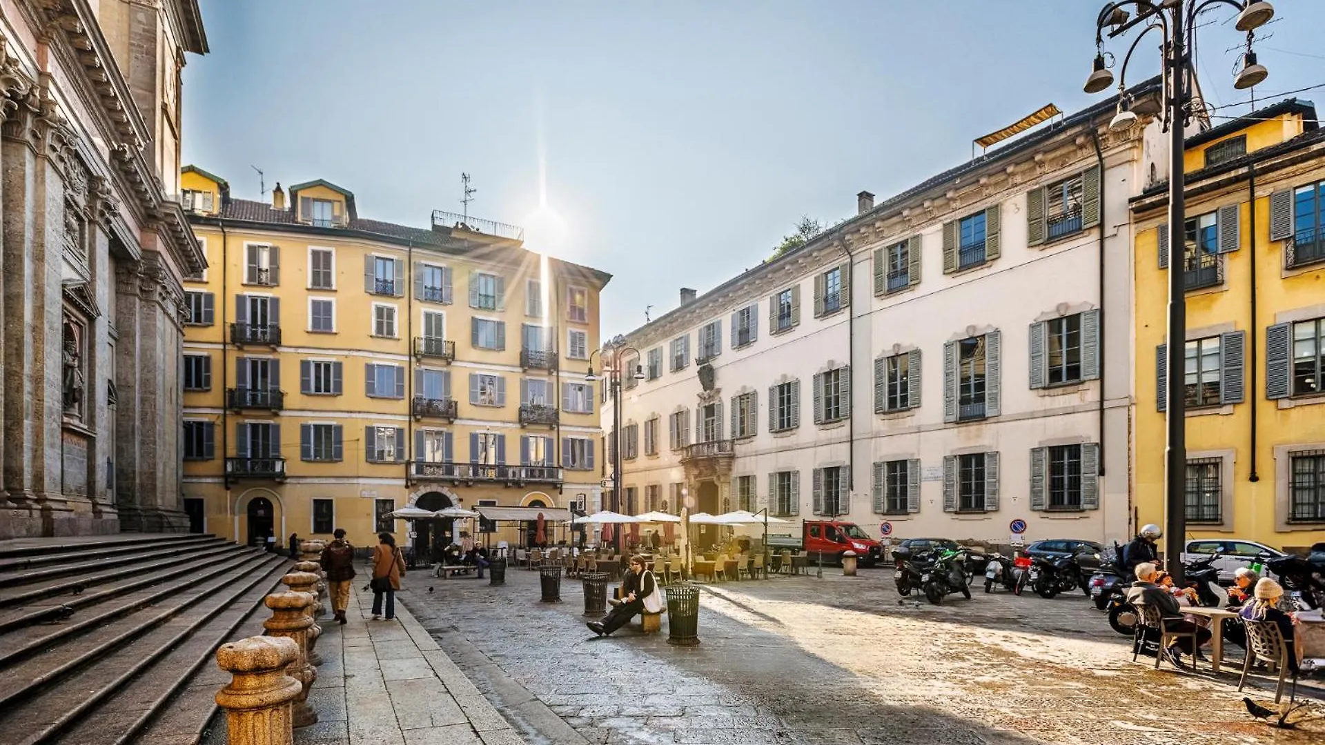 Elegant 2 Bedrooms Apartments Near Duomo Milan