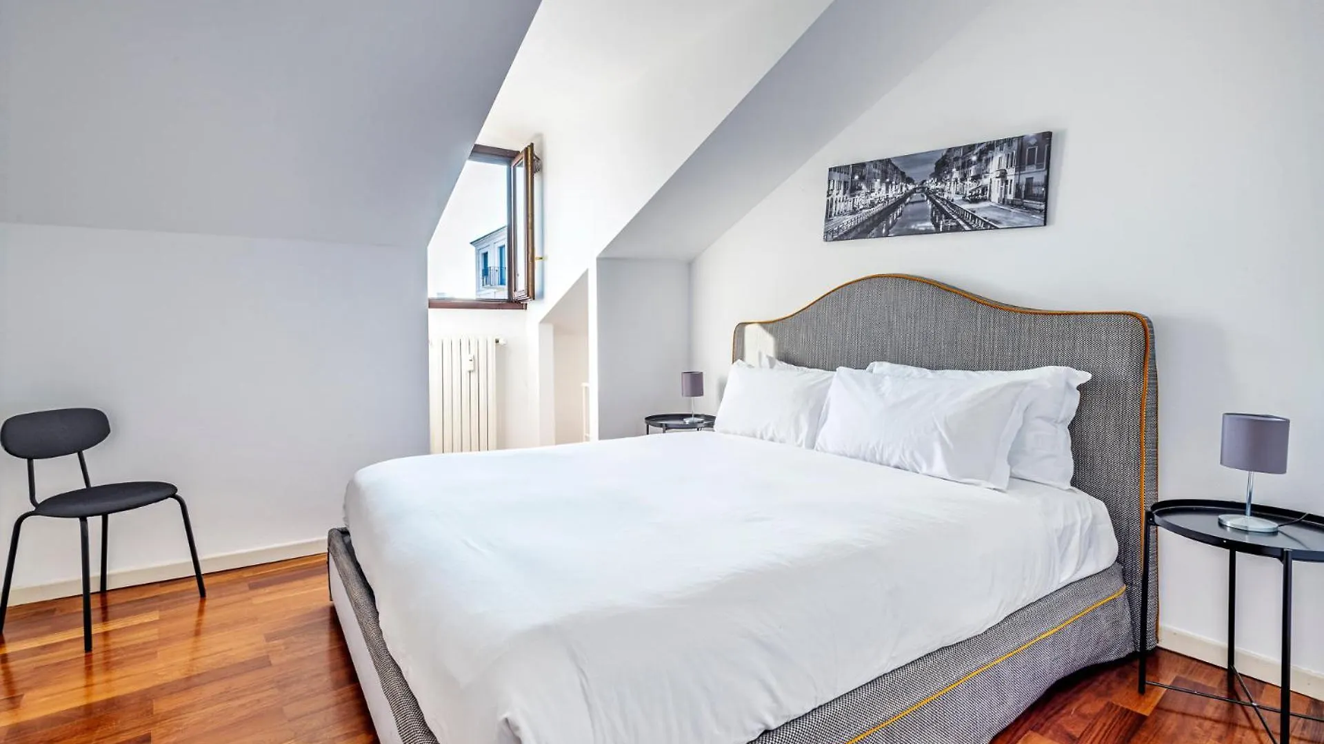 Elegant 2 Bedrooms Apartments Near Duomo Milan