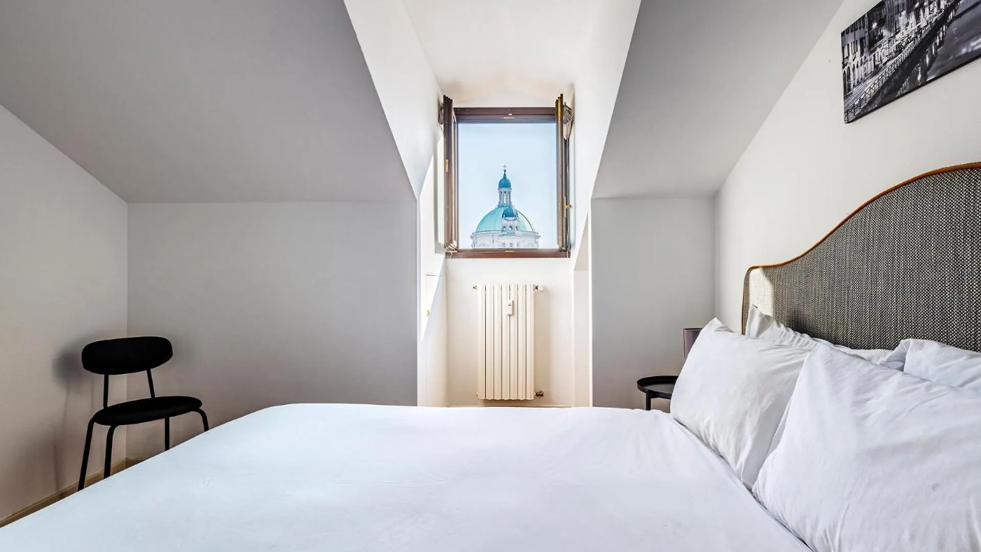 Elegant 2 Bedrooms Apartments Near Duomo Milan 0*,  Italie