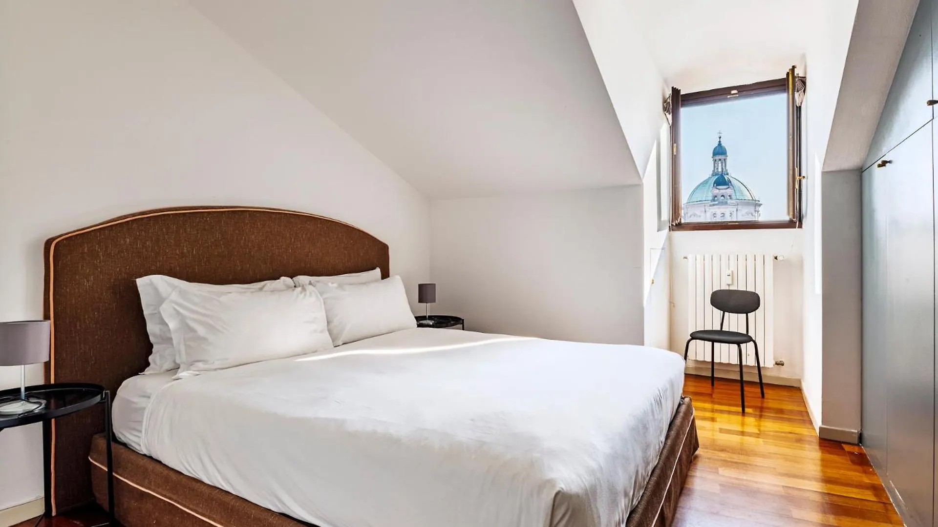 Elegant 2 Bedrooms Apartments Near Duomo Milan