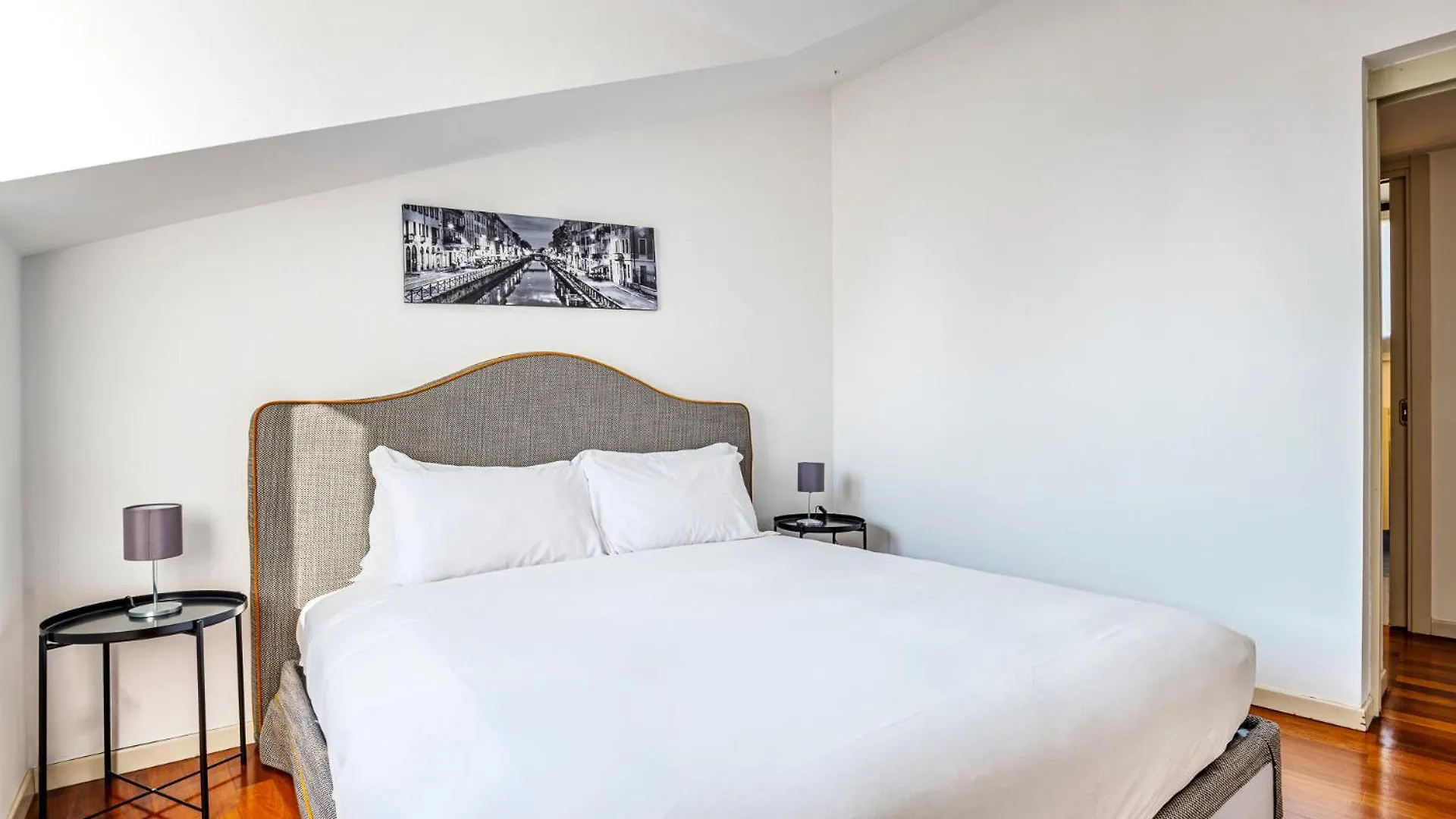 Elegant 2 Bedrooms Apartments Near Duomo Milan 0*,  Italy