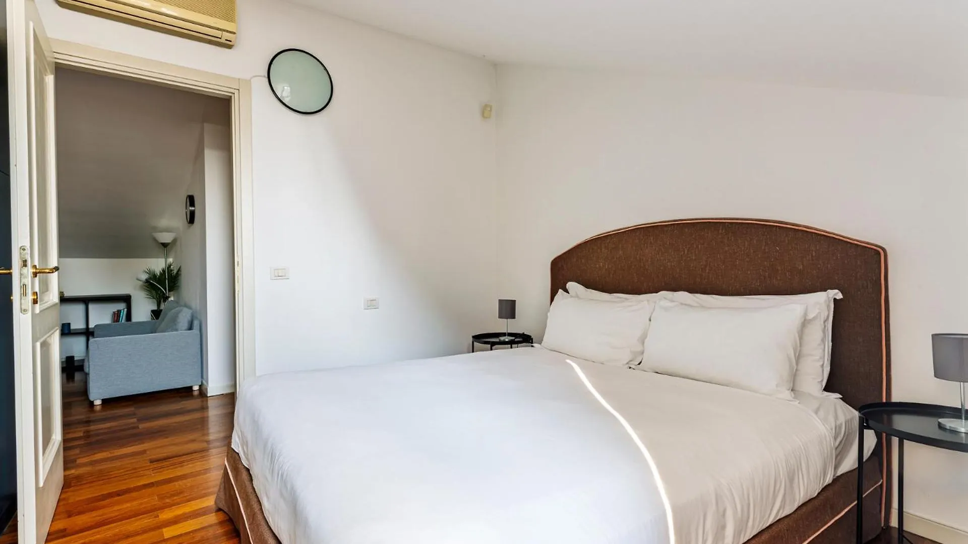 Elegant 2 Bedrooms Apartments Near Duomo Milan