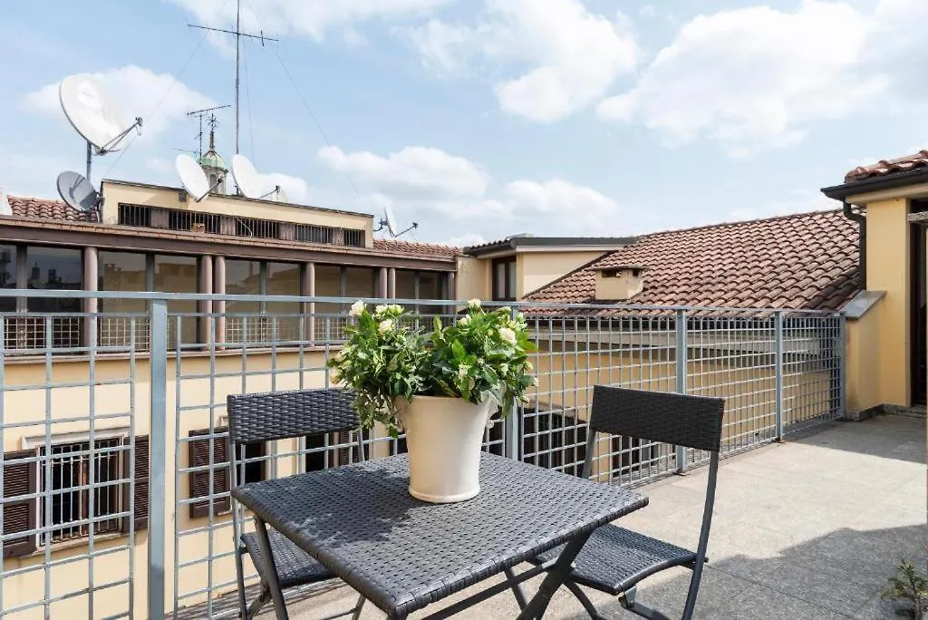 Elegant 2 Bedrooms Apartments Near Duomo Milan 0*,